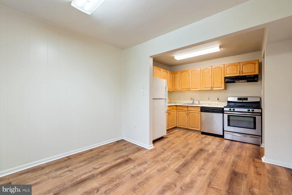 876 COLLEGE PARKWAY Unit: 102