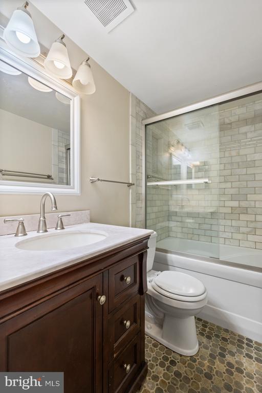 876 COLLEGE PARKWAY Unit: 102