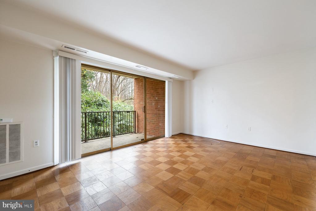 876 COLLEGE PARKWAY Unit: 102
