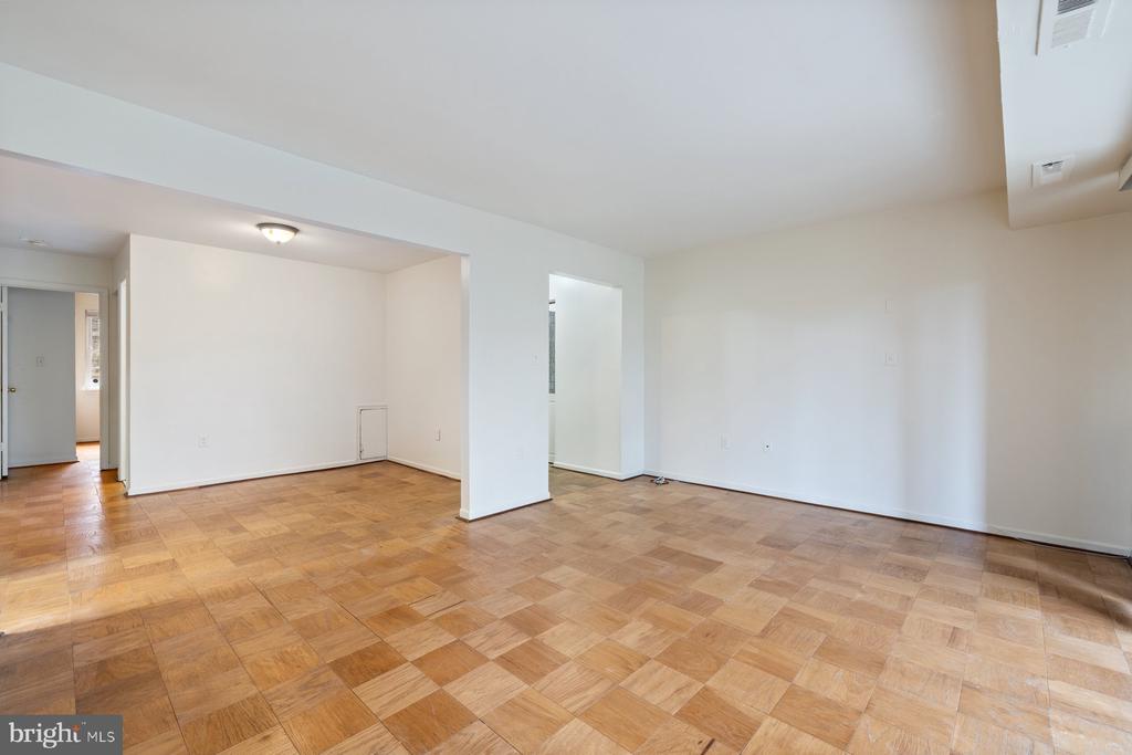 876 COLLEGE PARKWAY Unit: 102