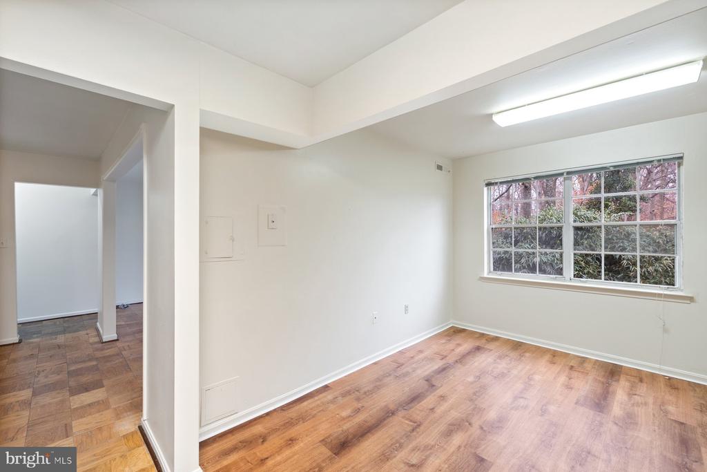 876 COLLEGE PARKWAY Unit: 102