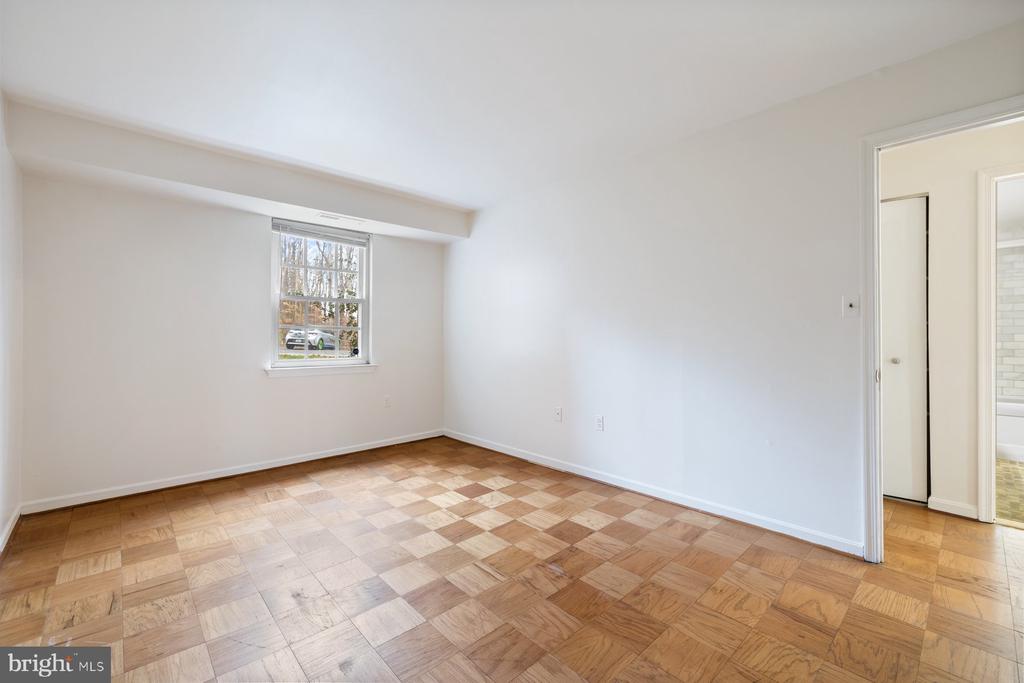 876 COLLEGE PARKWAY Unit: 102