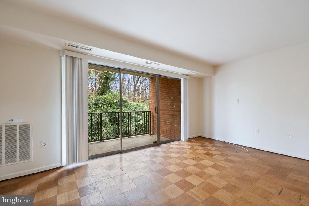 876 COLLEGE PARKWAY Unit: 102