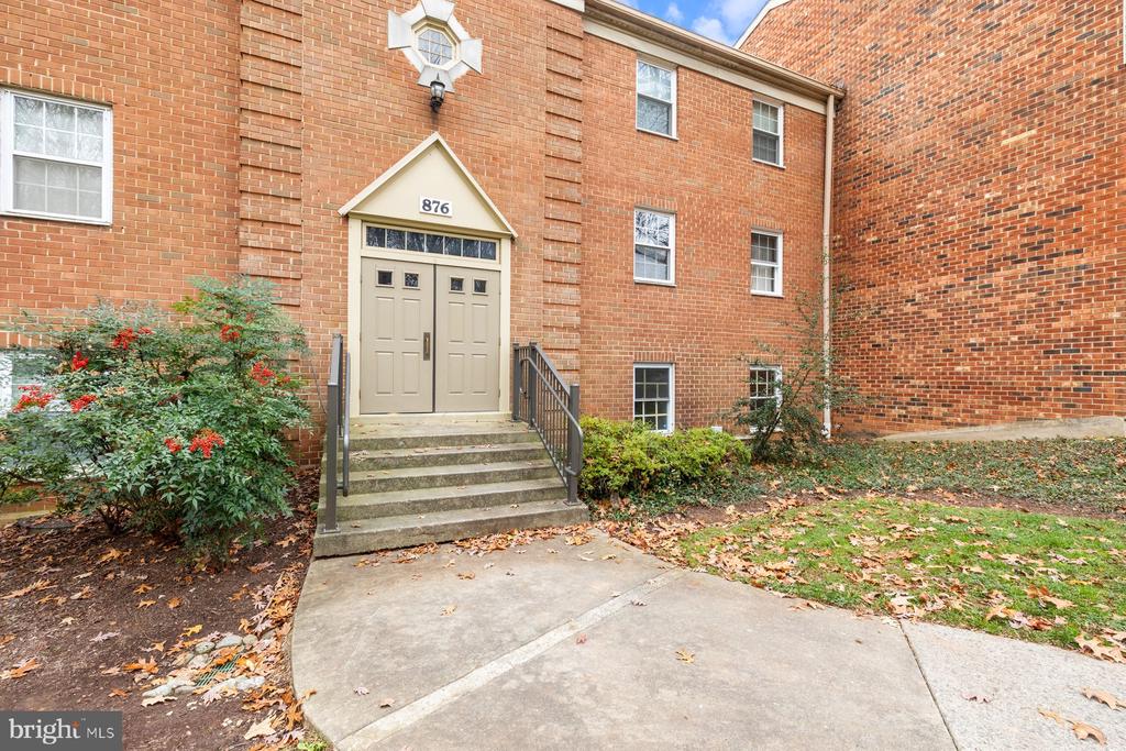 876 COLLEGE PARKWAY Unit: 102