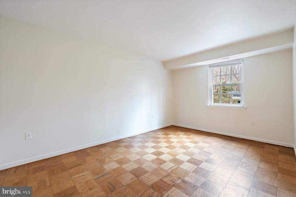 876 COLLEGE PARKWAY Unit: 102