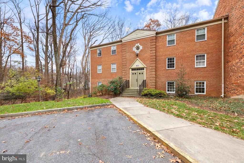 876 COLLEGE PARKWAY Unit: 102
