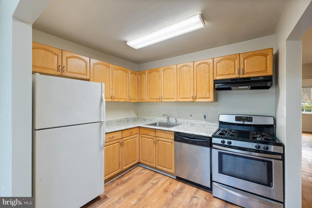 876 COLLEGE PARKWAY Unit: 102