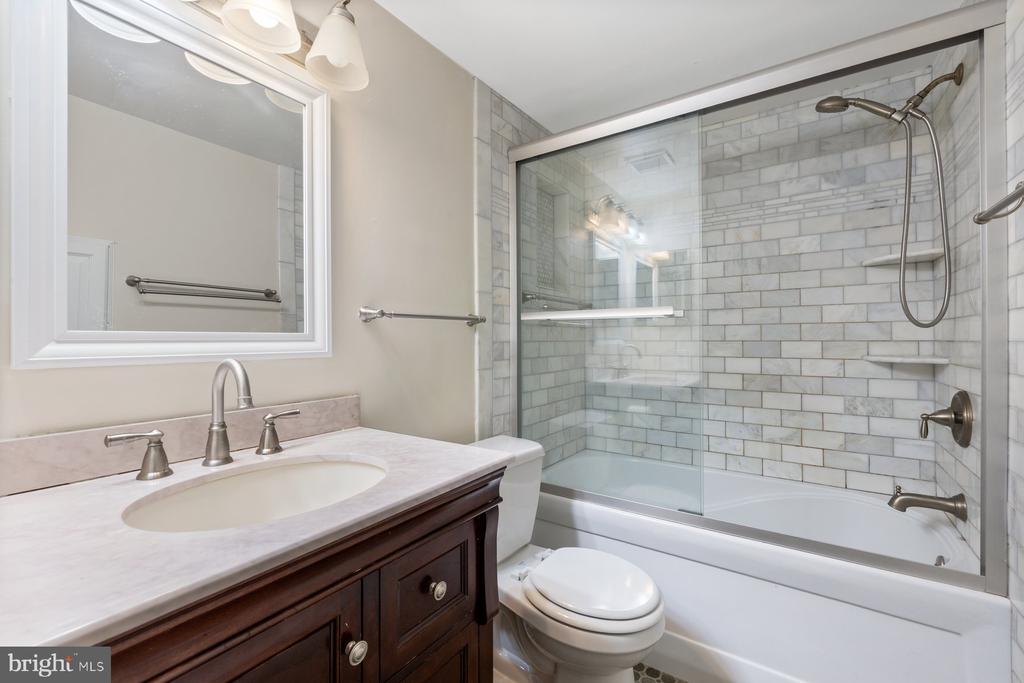 876 COLLEGE PARKWAY Unit: 102