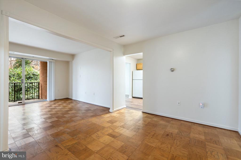 876 COLLEGE PARKWAY Unit: 102