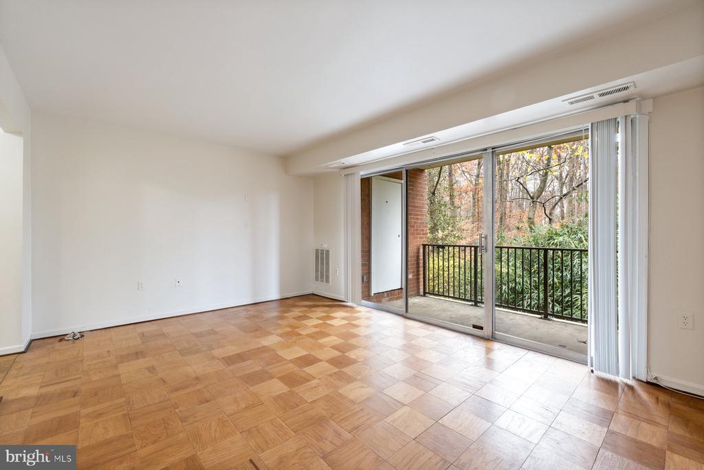 876 COLLEGE PARKWAY Unit: 102