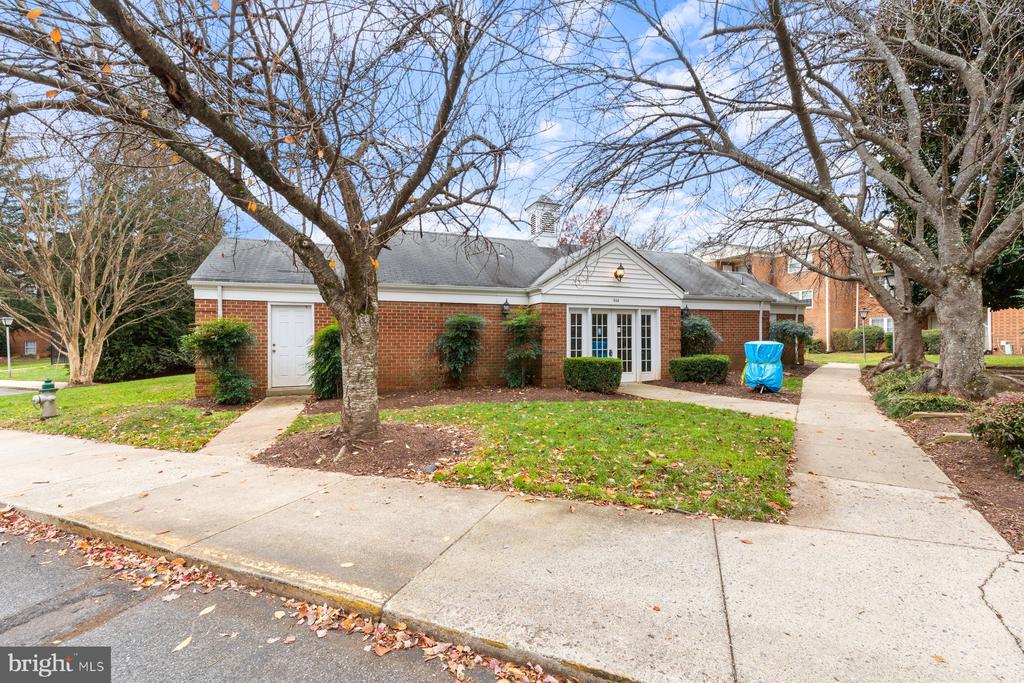 876 COLLEGE PARKWAY Unit: 102