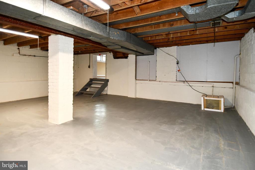10304 INWOOD AVENUE