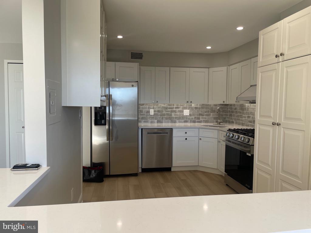 5225 POOKS HILL ROAD Unit: 828S
