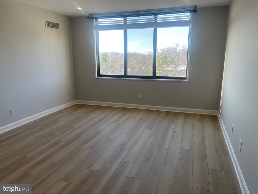 5225 POOKS HILL ROAD Unit: 828S
