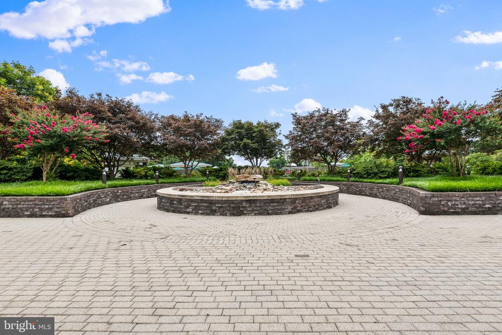 5225 POOKS HILL ROAD Unit: 828S