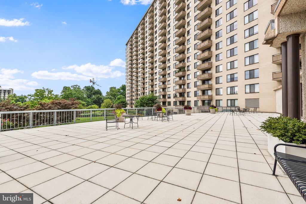 5225 POOKS HILL ROAD Unit: 828S