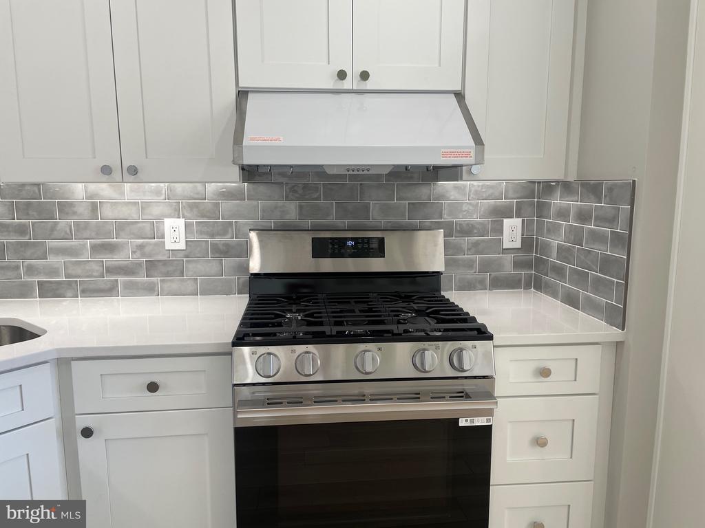 5225 POOKS HILL ROAD Unit: 828S