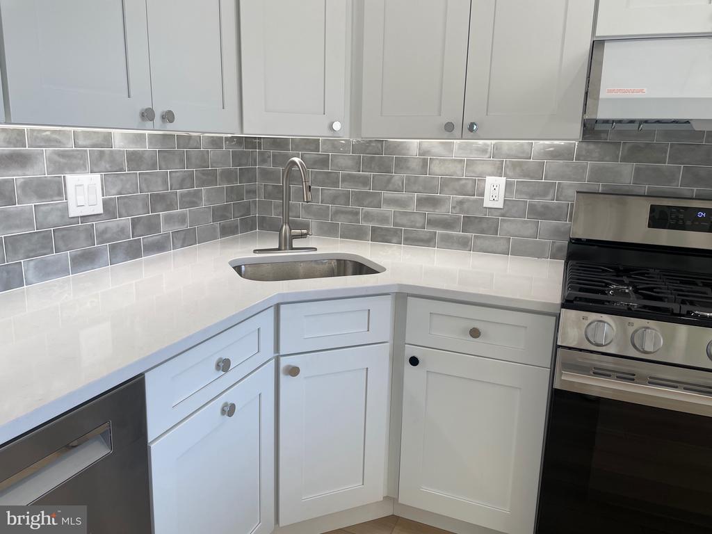 5225 POOKS HILL ROAD Unit: 828S