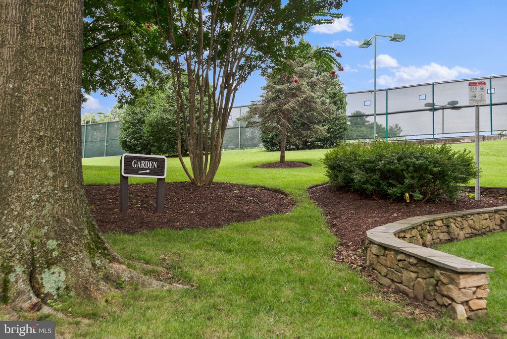 5225 POOKS HILL ROAD Unit: 828S