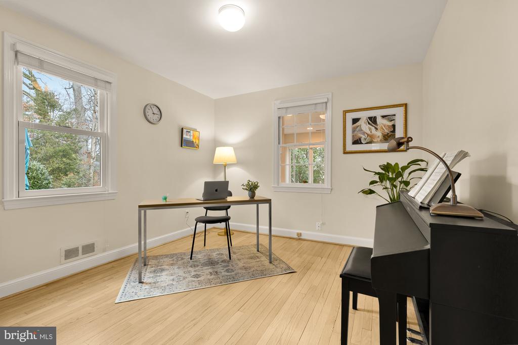 1511 LIVE OAK DRIVE