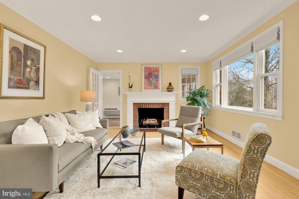1511 LIVE OAK DRIVE