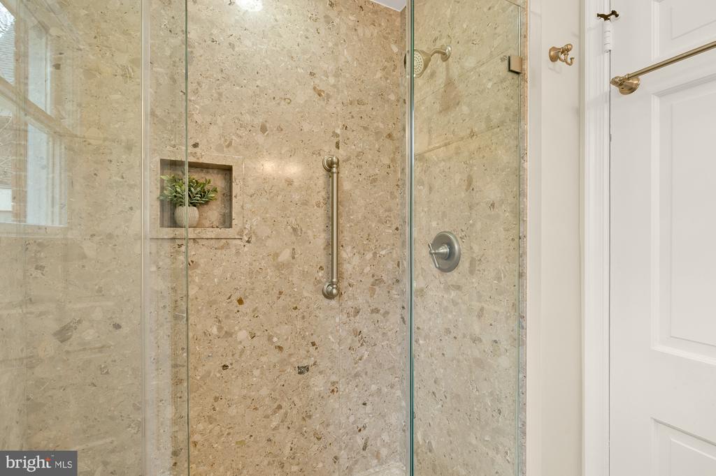 1511 LIVE OAK DRIVE