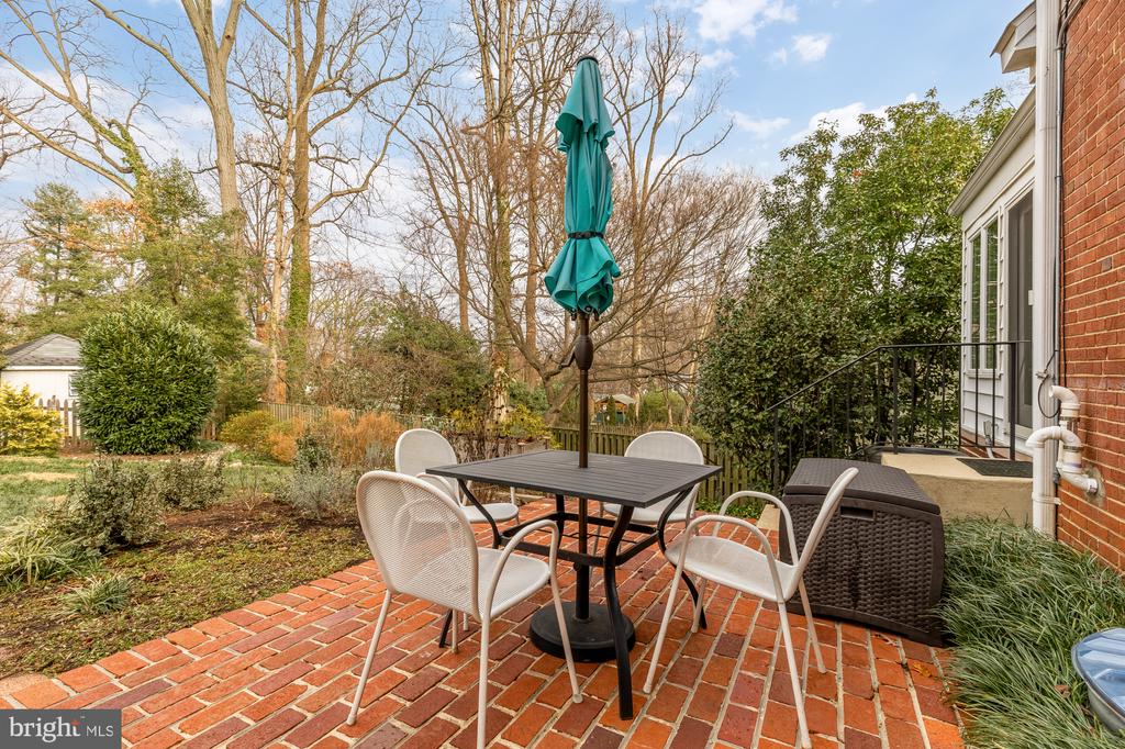 1511 LIVE OAK DRIVE