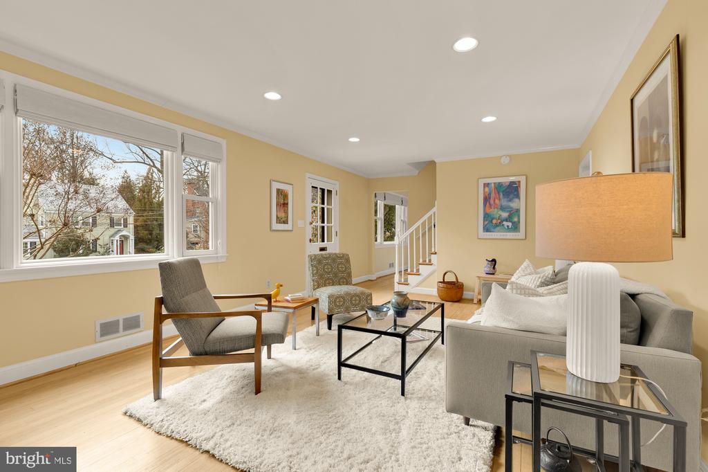 1511 LIVE OAK DRIVE