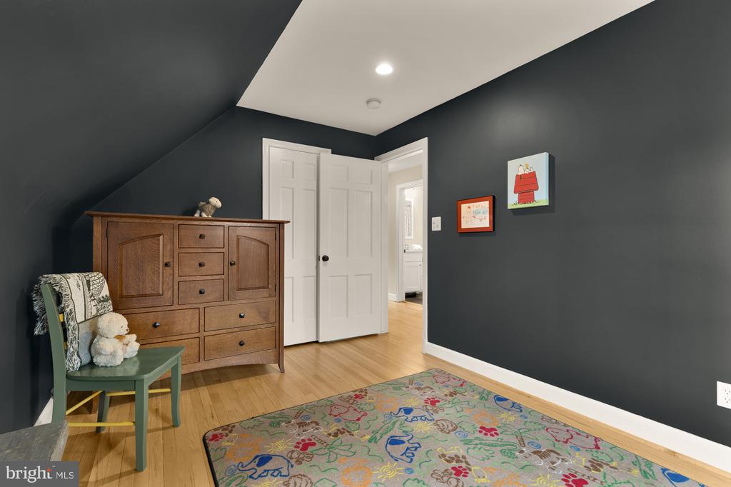 1511 LIVE OAK DRIVE