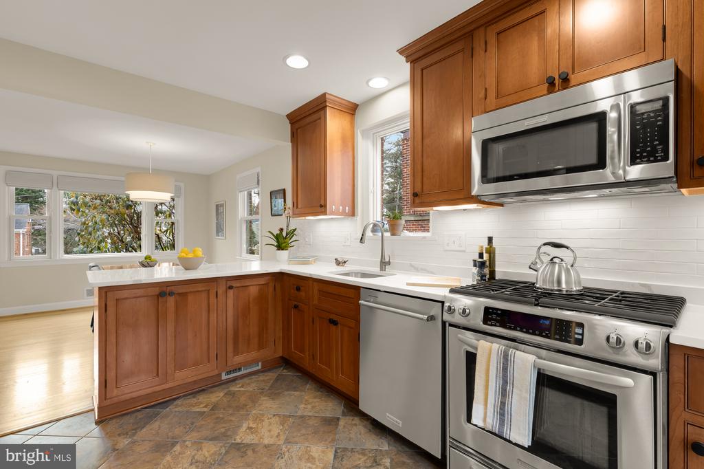 1511 LIVE OAK DRIVE