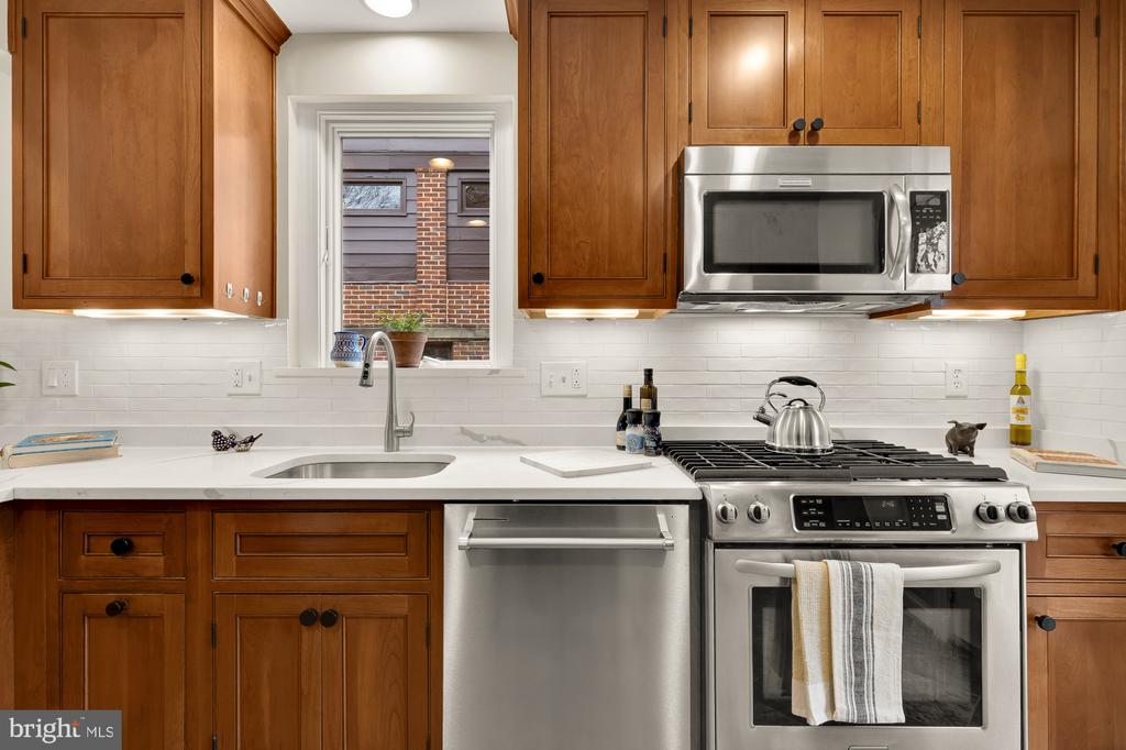 1511 LIVE OAK DRIVE