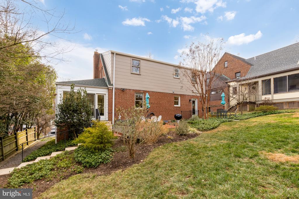 1511 LIVE OAK DRIVE