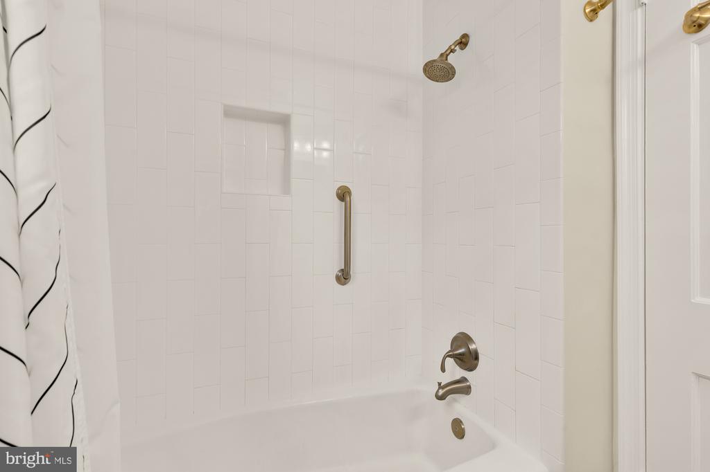 1511 LIVE OAK DRIVE