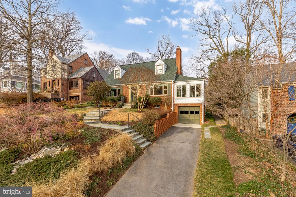 1511 LIVE OAK DRIVE