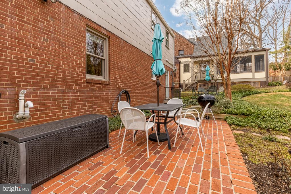1511 LIVE OAK DRIVE