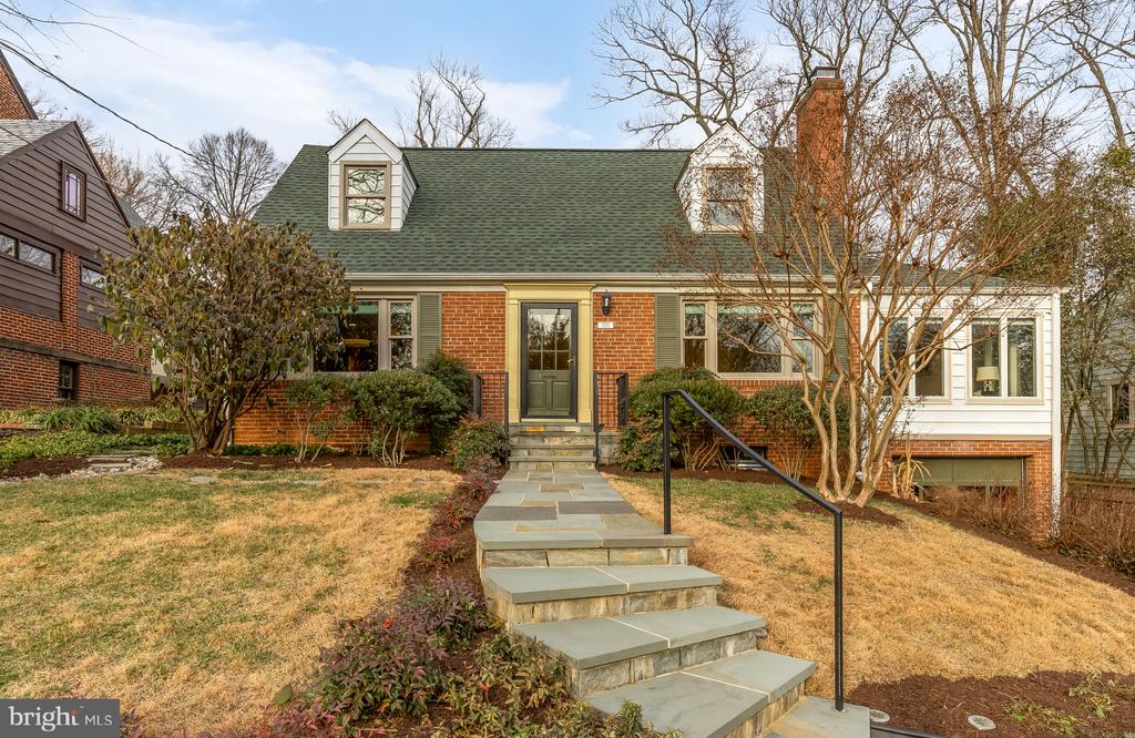1511 LIVE OAK DRIVE