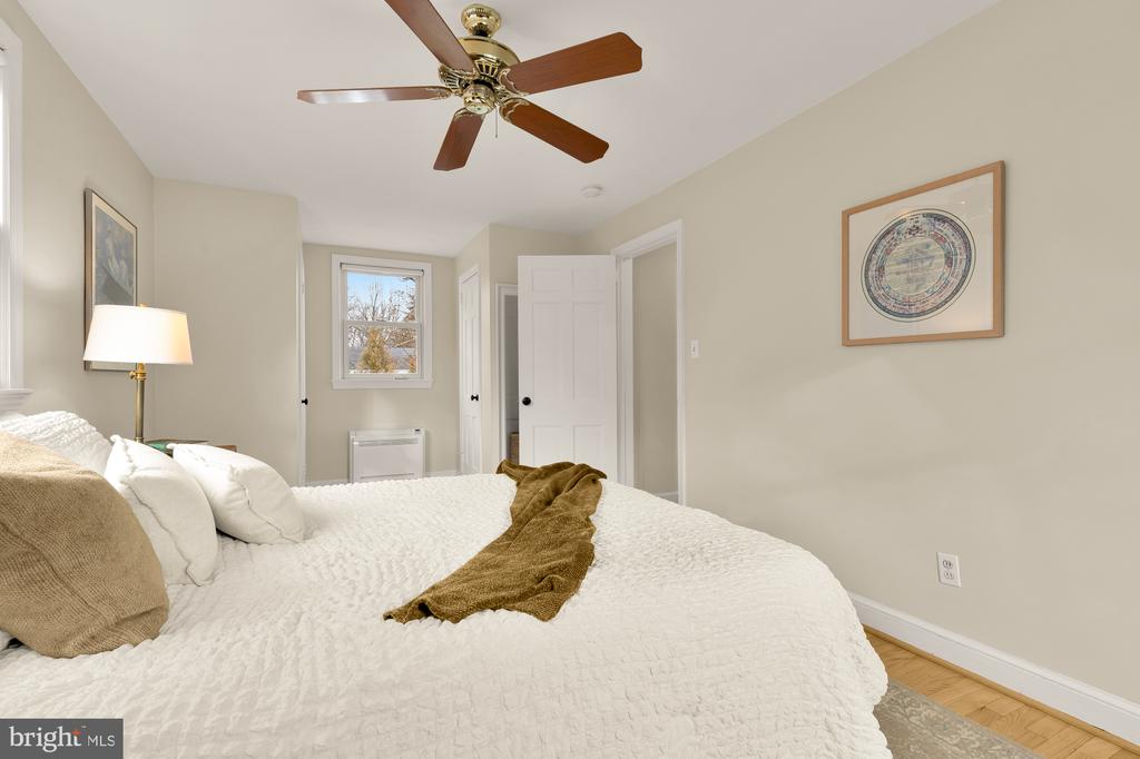 1511 LIVE OAK DRIVE