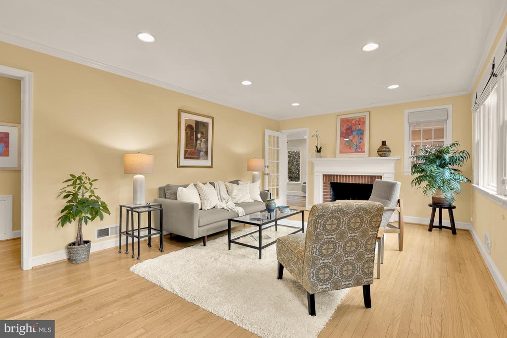1511 LIVE OAK DRIVE