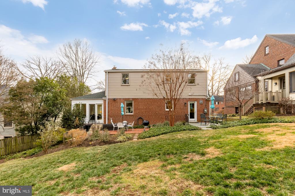 1511 LIVE OAK DRIVE