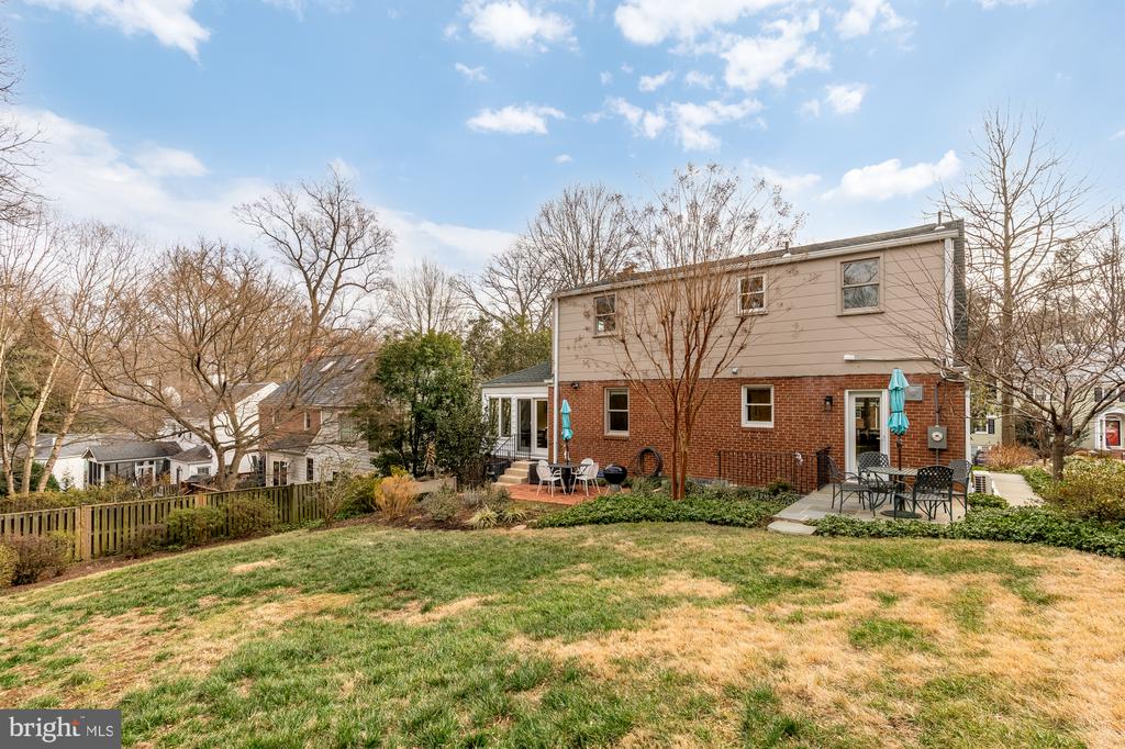 1511 LIVE OAK DRIVE