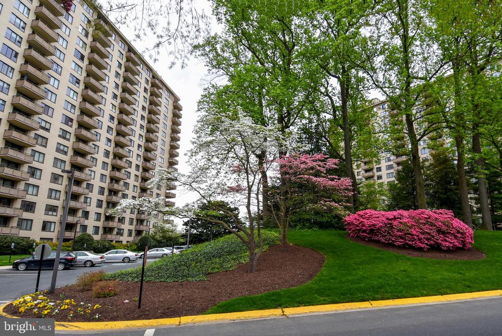 5225 POOKS HILL ROAD Unit: 1214N