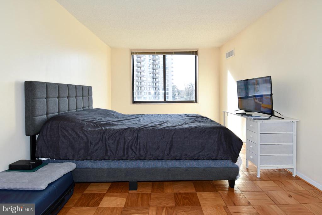 5225 POOKS HILL ROAD Unit: 1214N