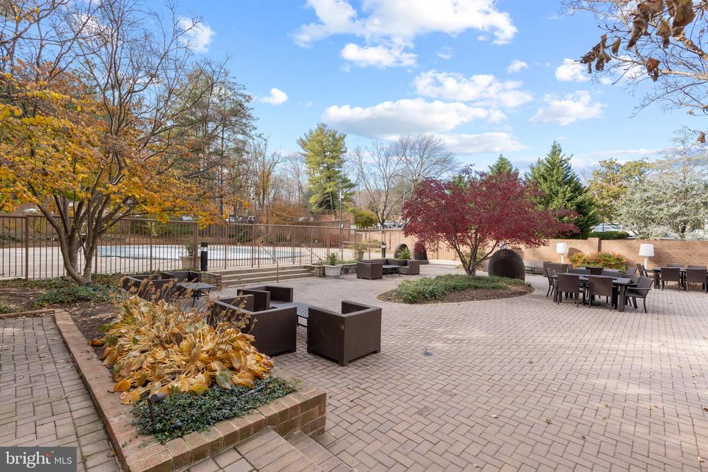 10101 GROSVENOR PLACE Unit: 211