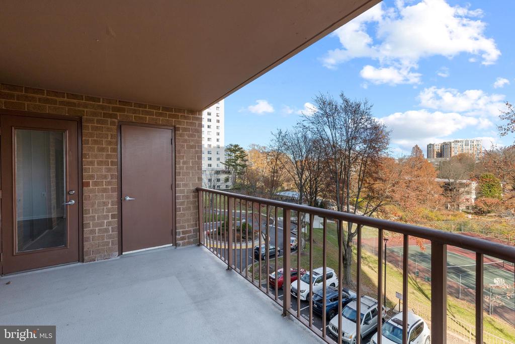 10101 GROSVENOR PLACE Unit: 211