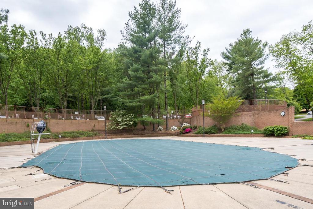 10101 GROSVENOR PLACE Unit: 211