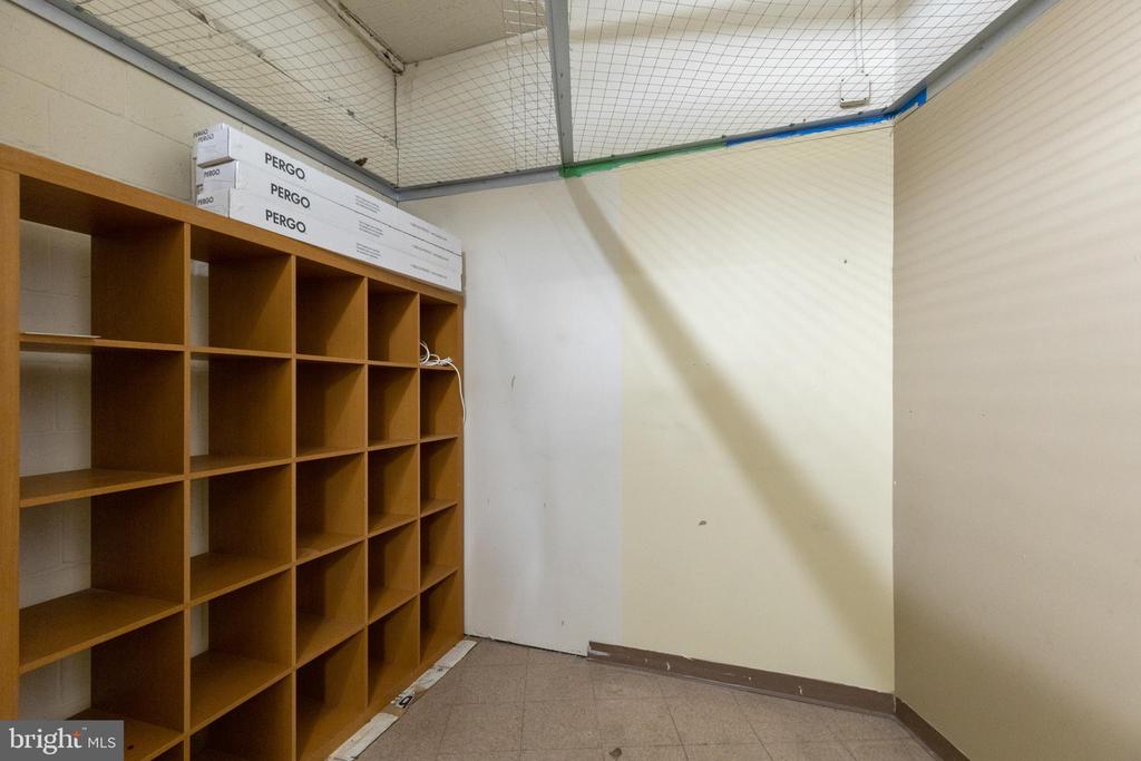 10101 GROSVENOR PLACE Unit: 211