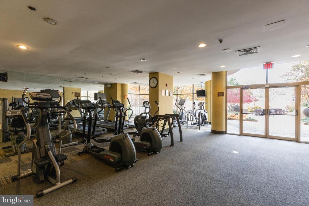 10101 GROSVENOR PLACE Unit: 211