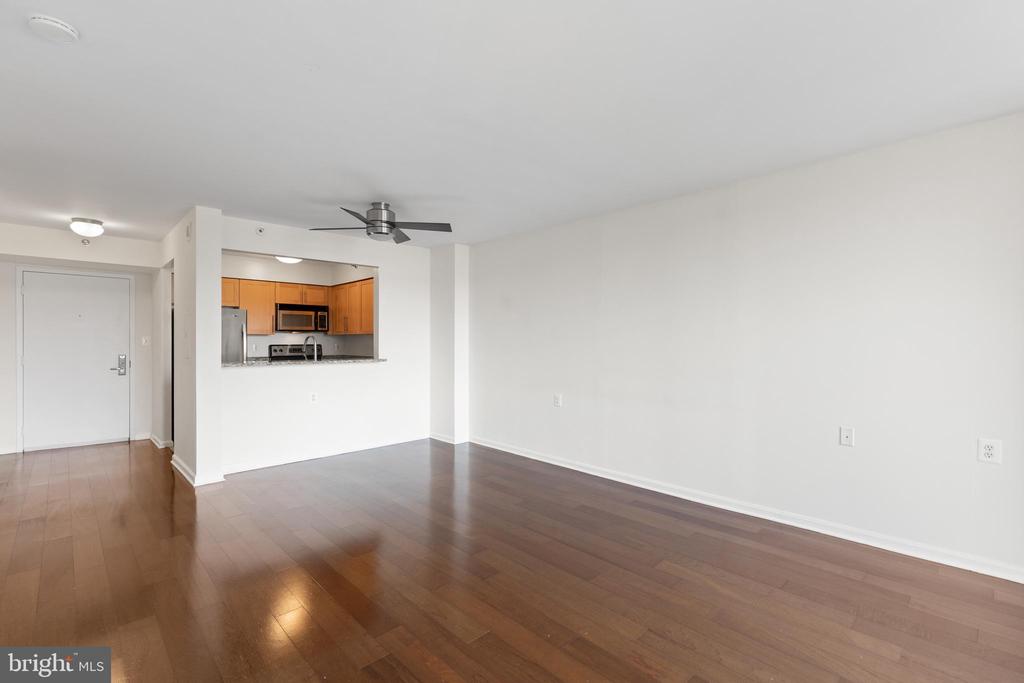10101 GROSVENOR PLACE Unit: 211