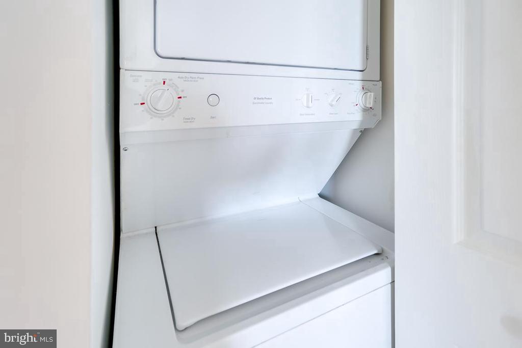 10101 GROSVENOR PLACE Unit: 211
