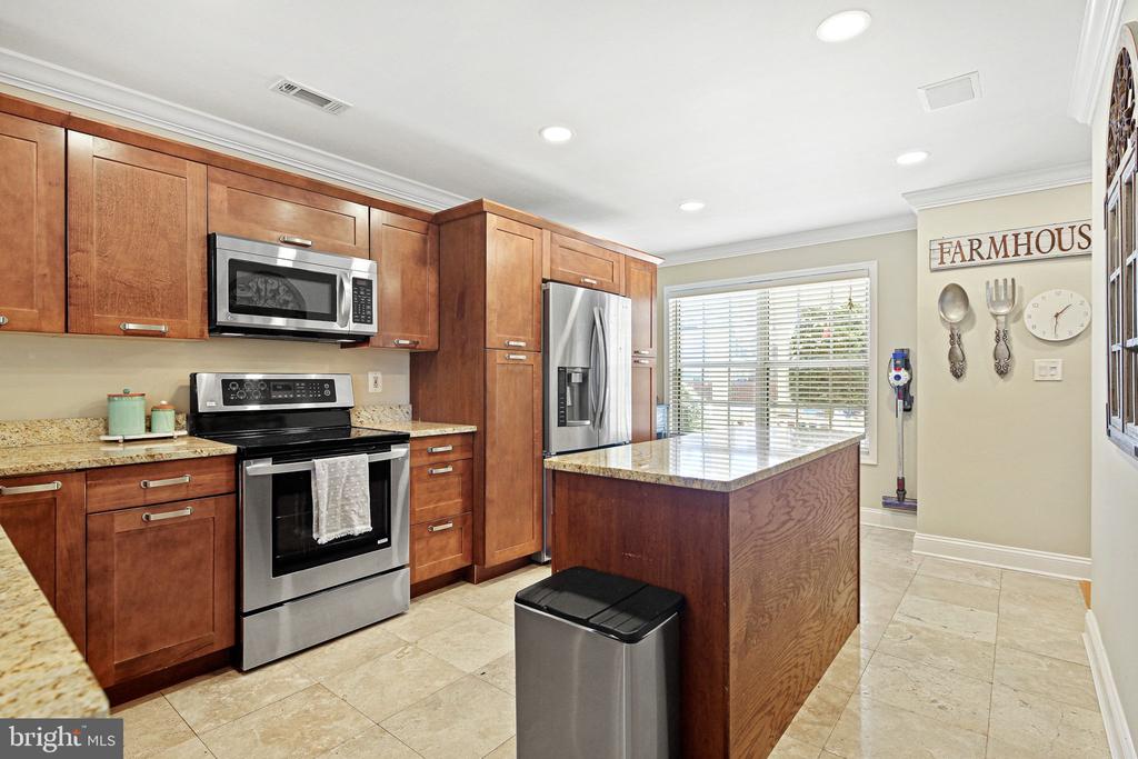 8405 MARKETREE CIRCLE
